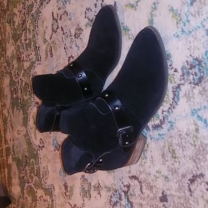 Crown vintage roberta ankle bootie size 7.5 black suede, leather studded